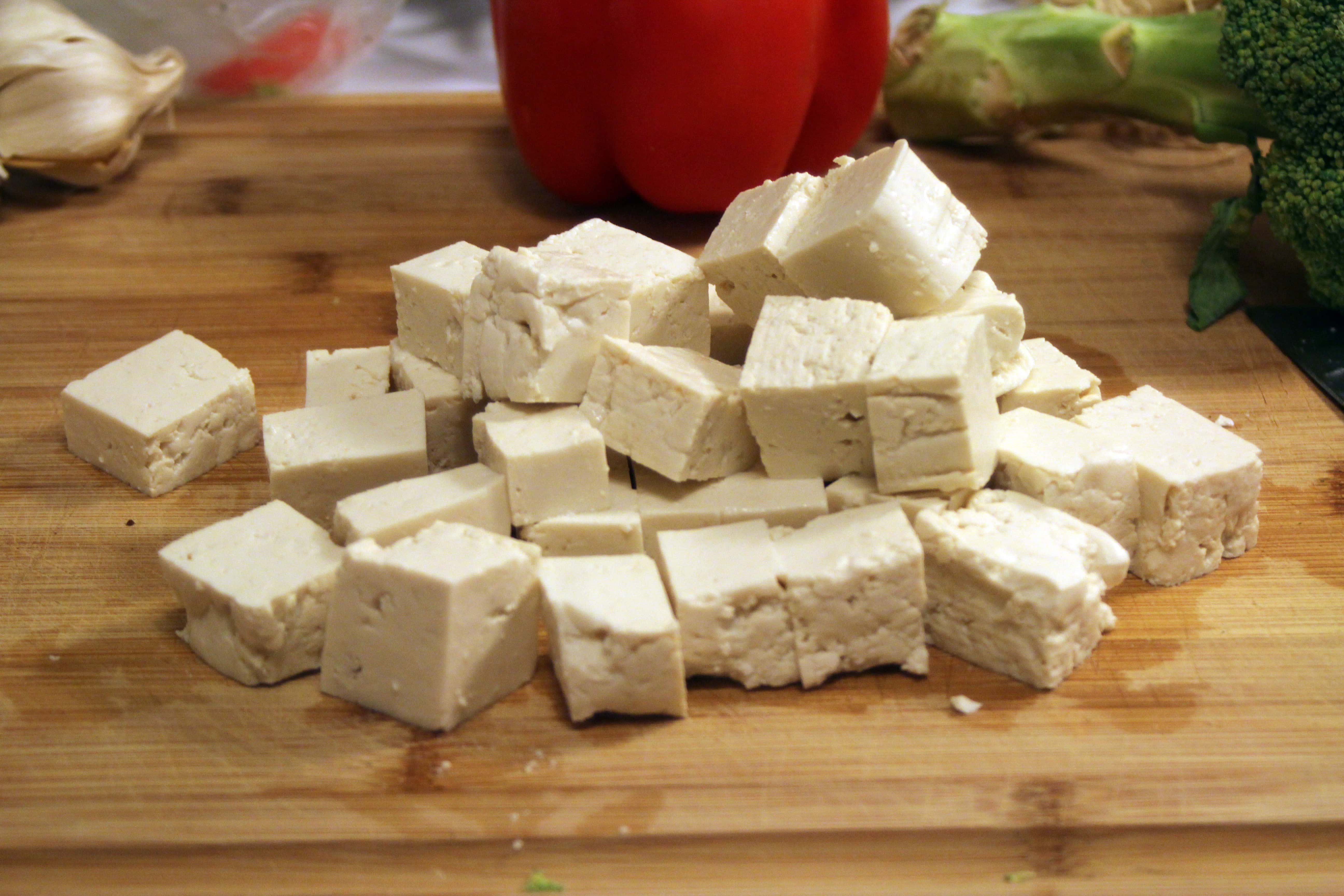 Сыр растительного происхождения. Тофу Полотняный. Тофу соевый. Соевый сыр тофу. Растительный сыр тофу.