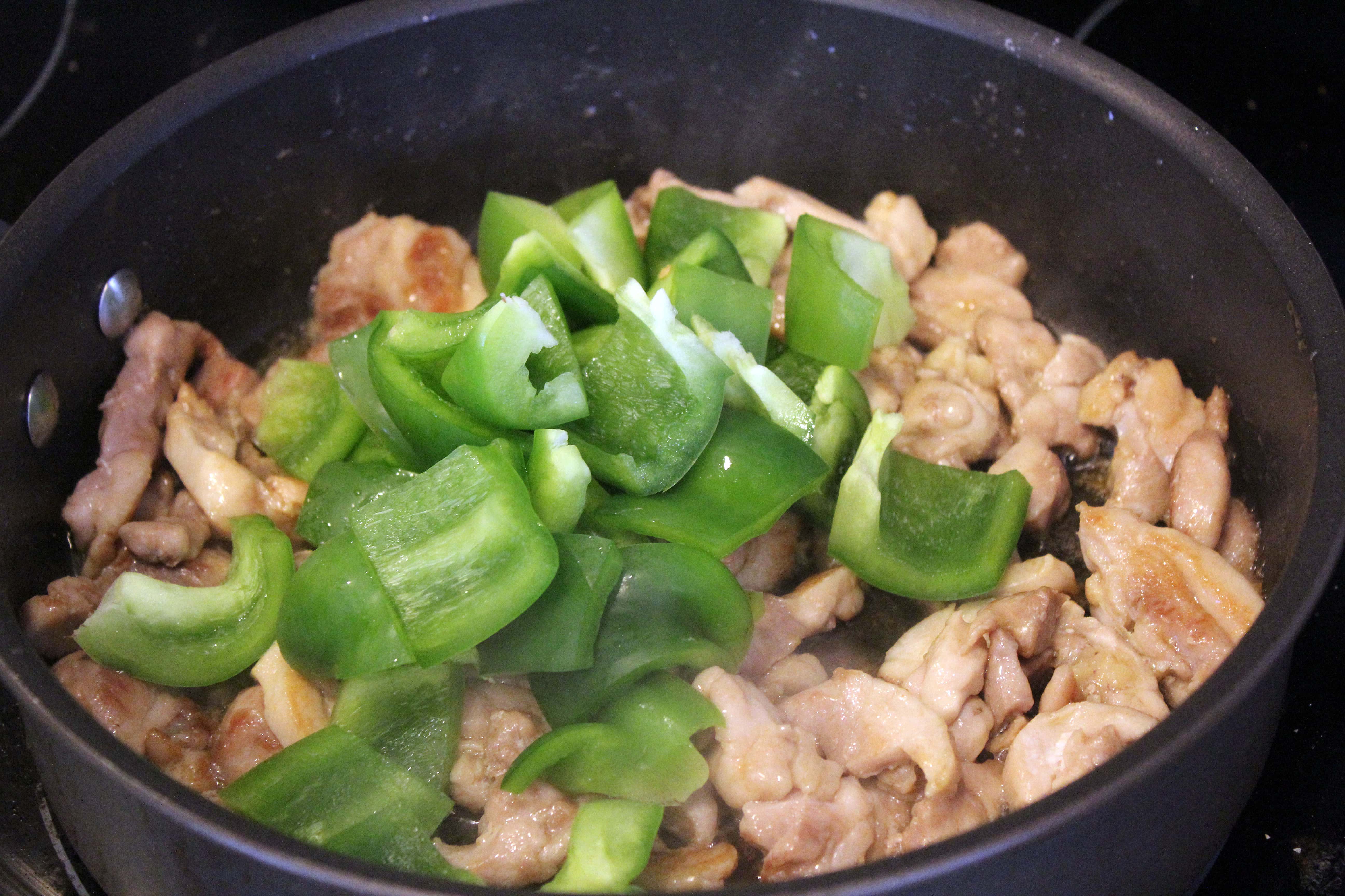 Add peppers to chicken
