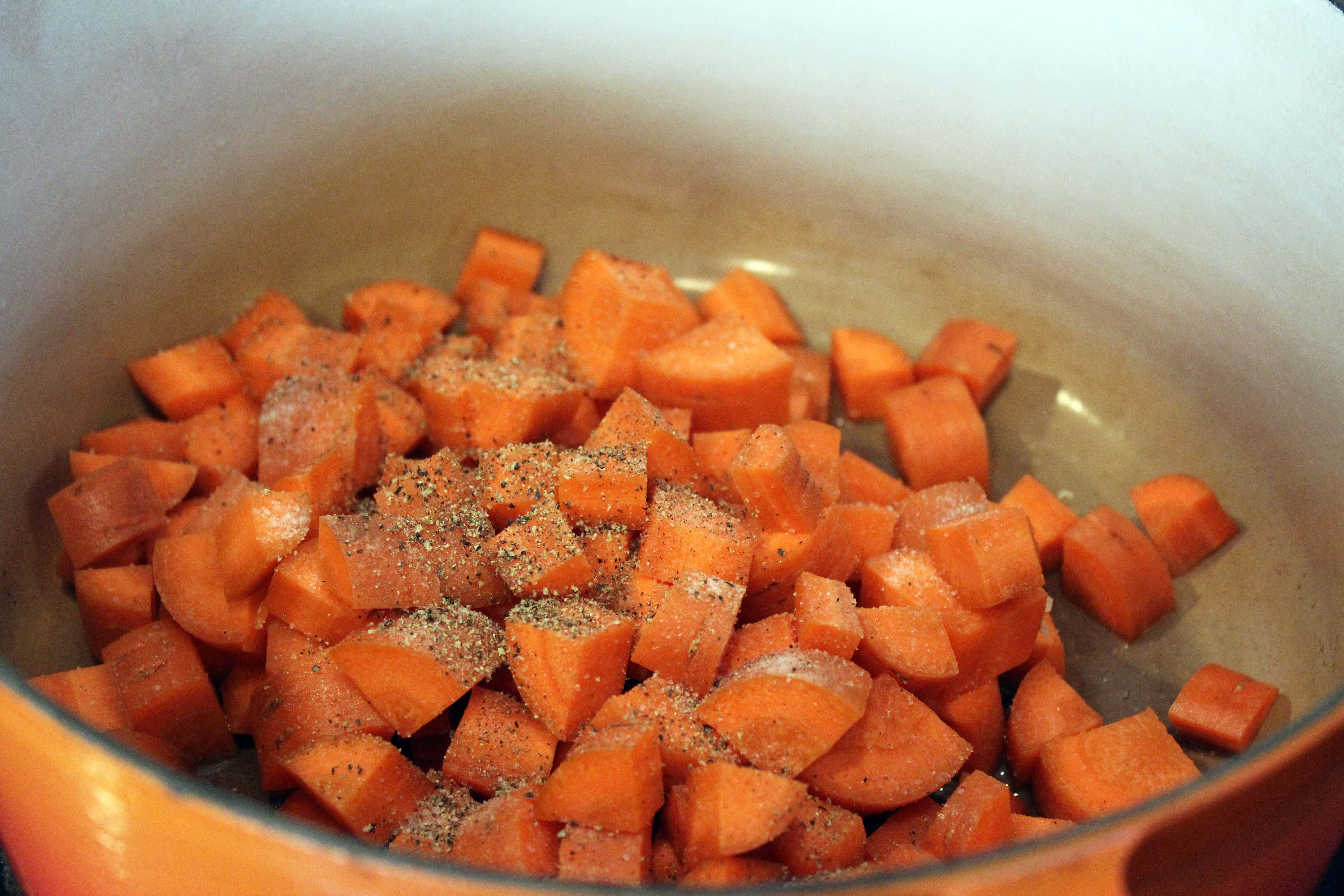 Start carrot with salt and pepper