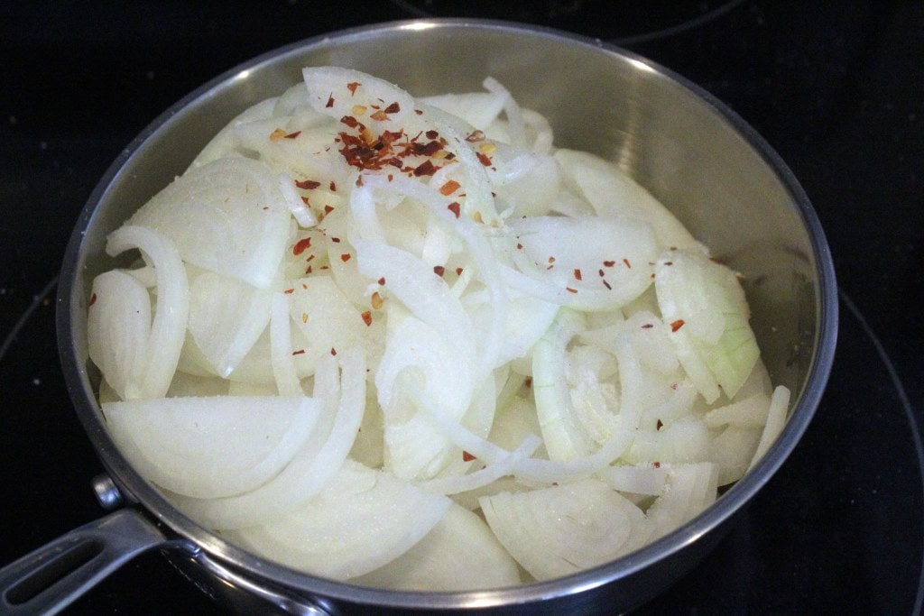 Start onions with seasonings