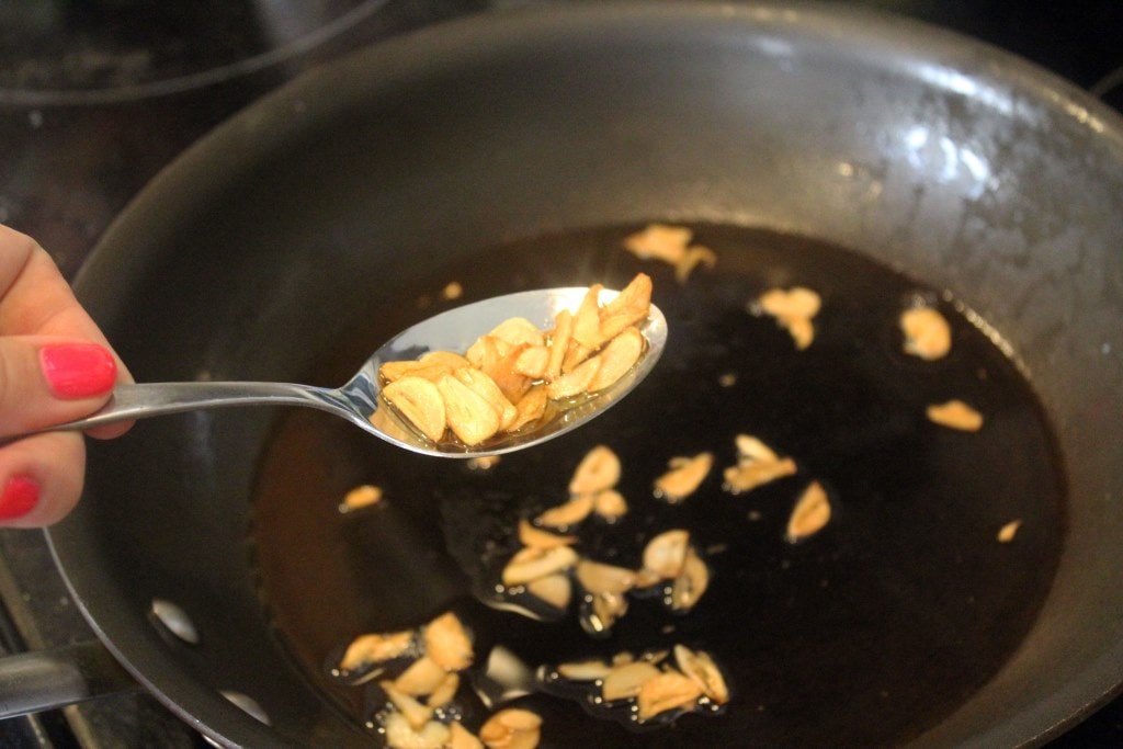 Remove garlic chips from oil