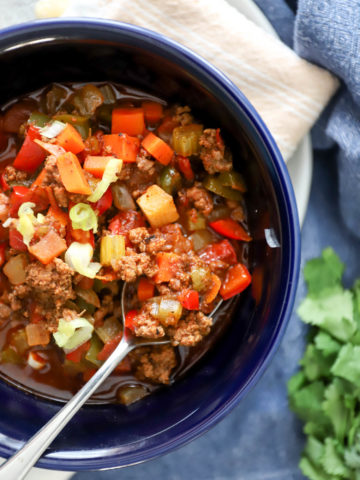 whole30 beef chili with vegetables and green onions