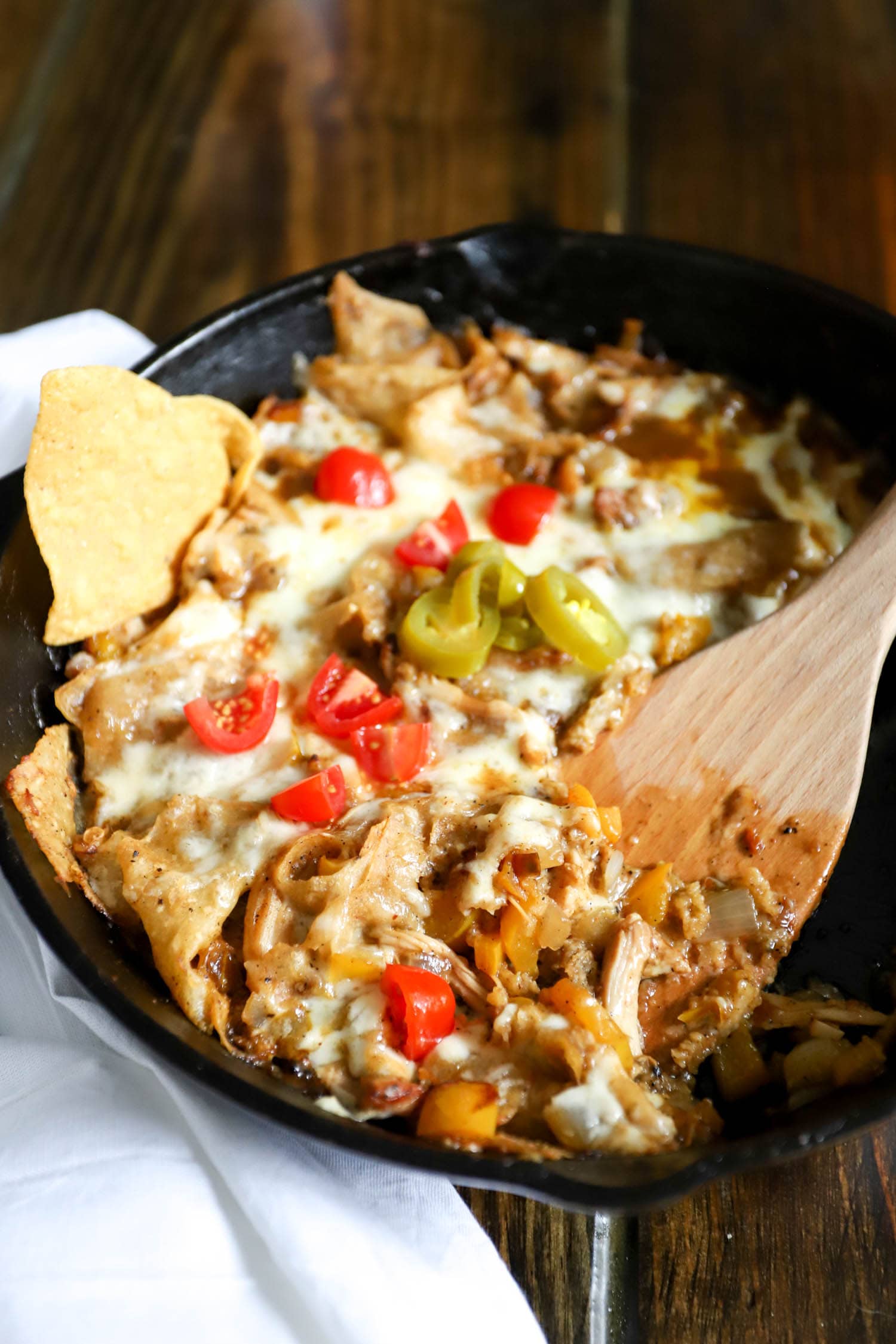 How to make chilaquiles verdes with chips, chicken, and green enchilada sauce. Funnyloveblog.com