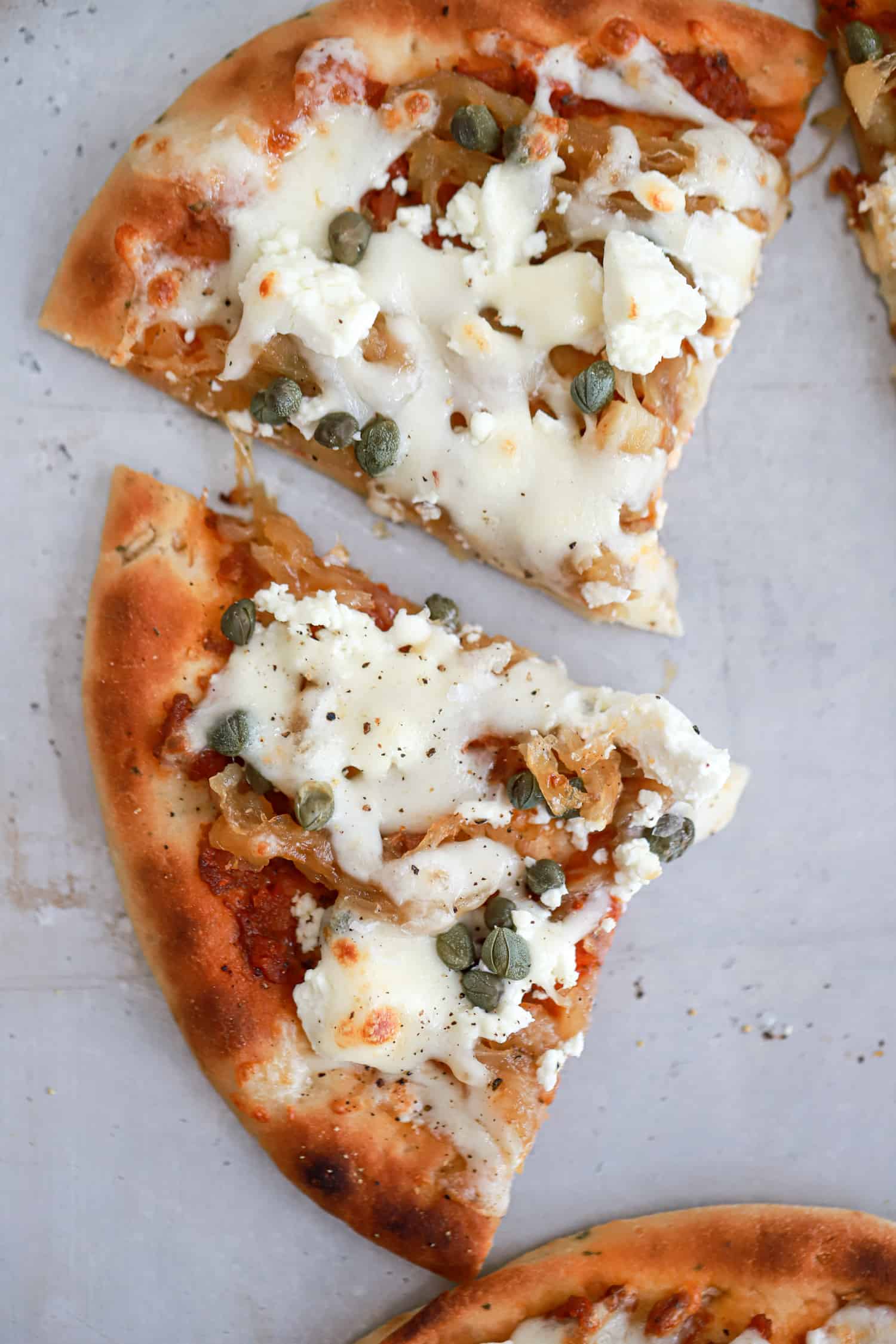 close up sundried tomato flatbread pizza.